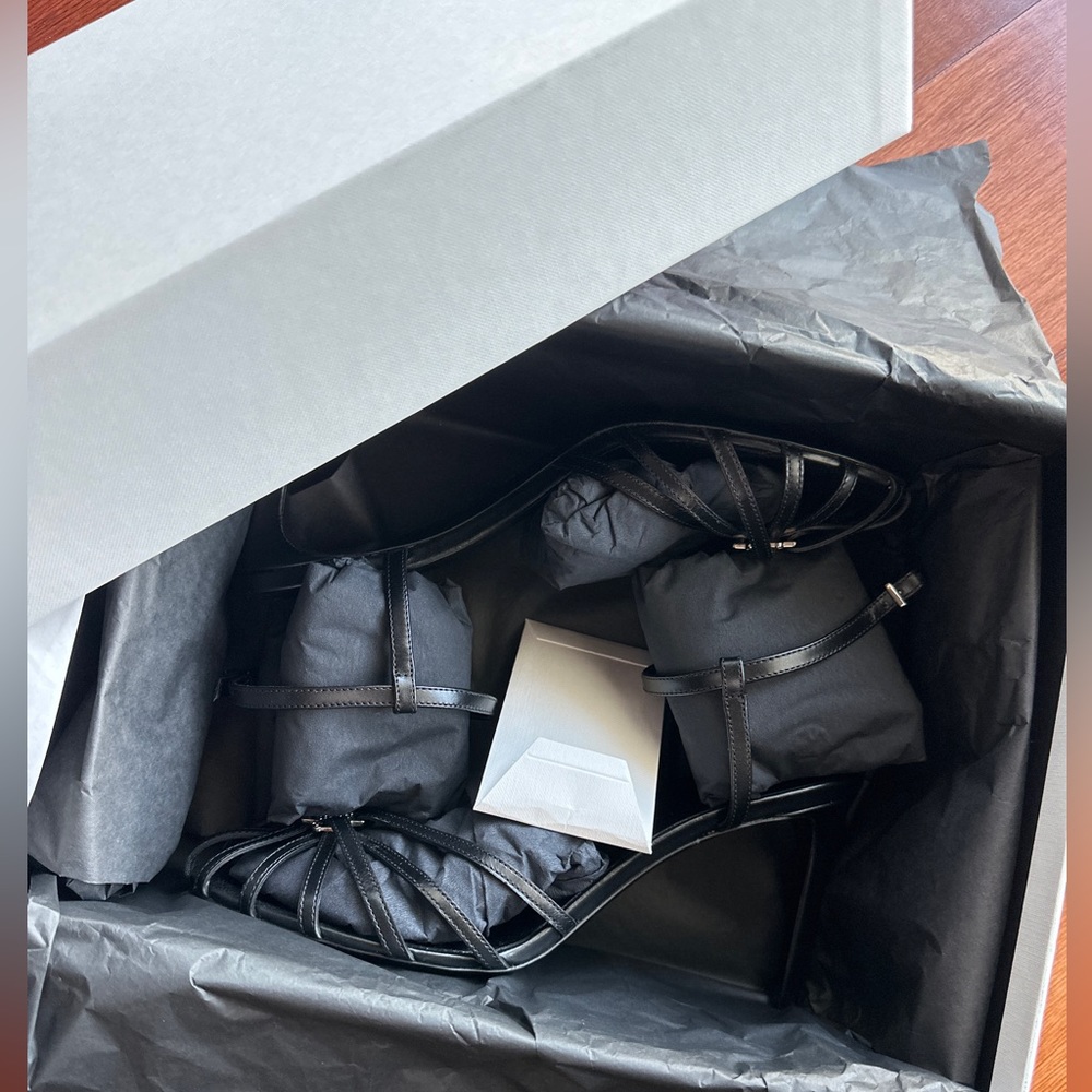 Celine Triomphe Sandal size 38. NEW WITH TAGS - Picture 7 of 8